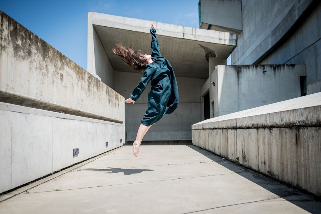 Photo danse contemporaine Caroline Guttierez Site le Corbusier Firminy