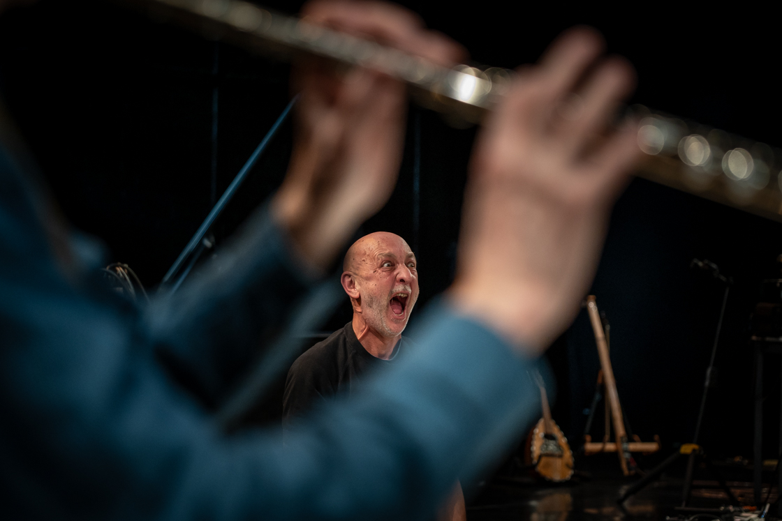 Photographie de danse contemporaine à l’espace Pasolini de Valenciennes pour les écoutes sonores en 2026