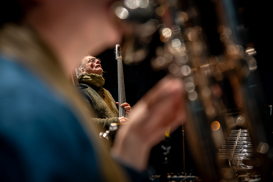 Photographie de danse contemporaine à l’espace Pasolini de Valenciennes pour les écoutes sonores en 2026