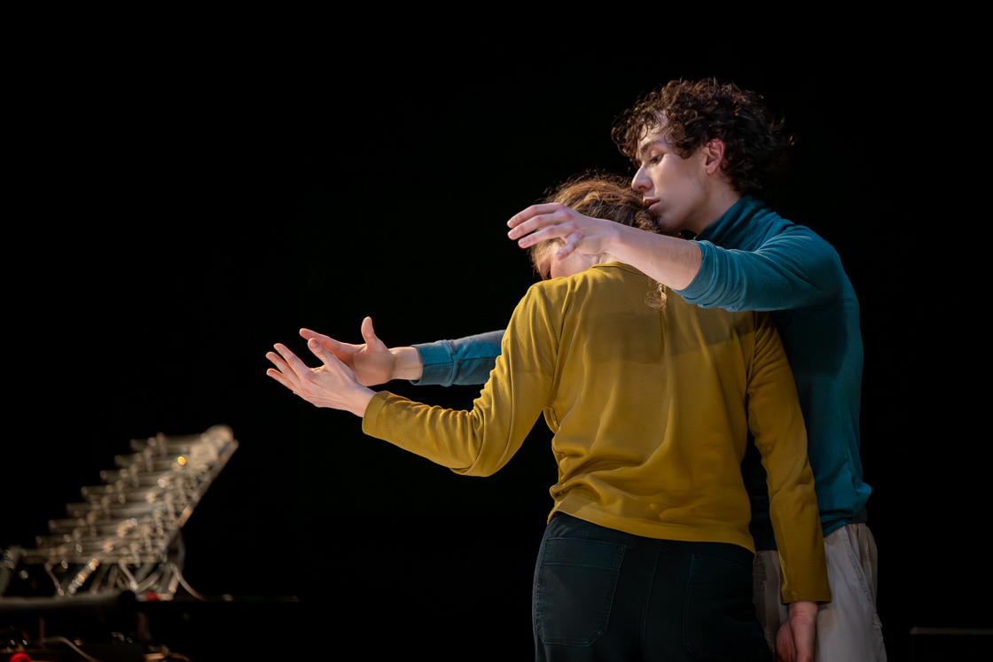 Photographie de danse contemporaine à l’espace Pasolini de Valenciennes pour les écoutes sonores en 2026