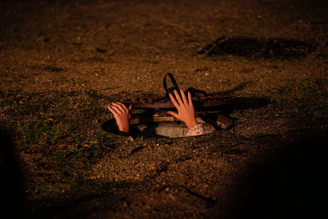 Photo spectacle la madone des égouts laure rossi compagnie rouge esope ateliers frappaz villeurbanne